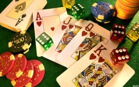 Dealer langsung Teen Patti di studio ngeslot dengan kamera multi-sudut